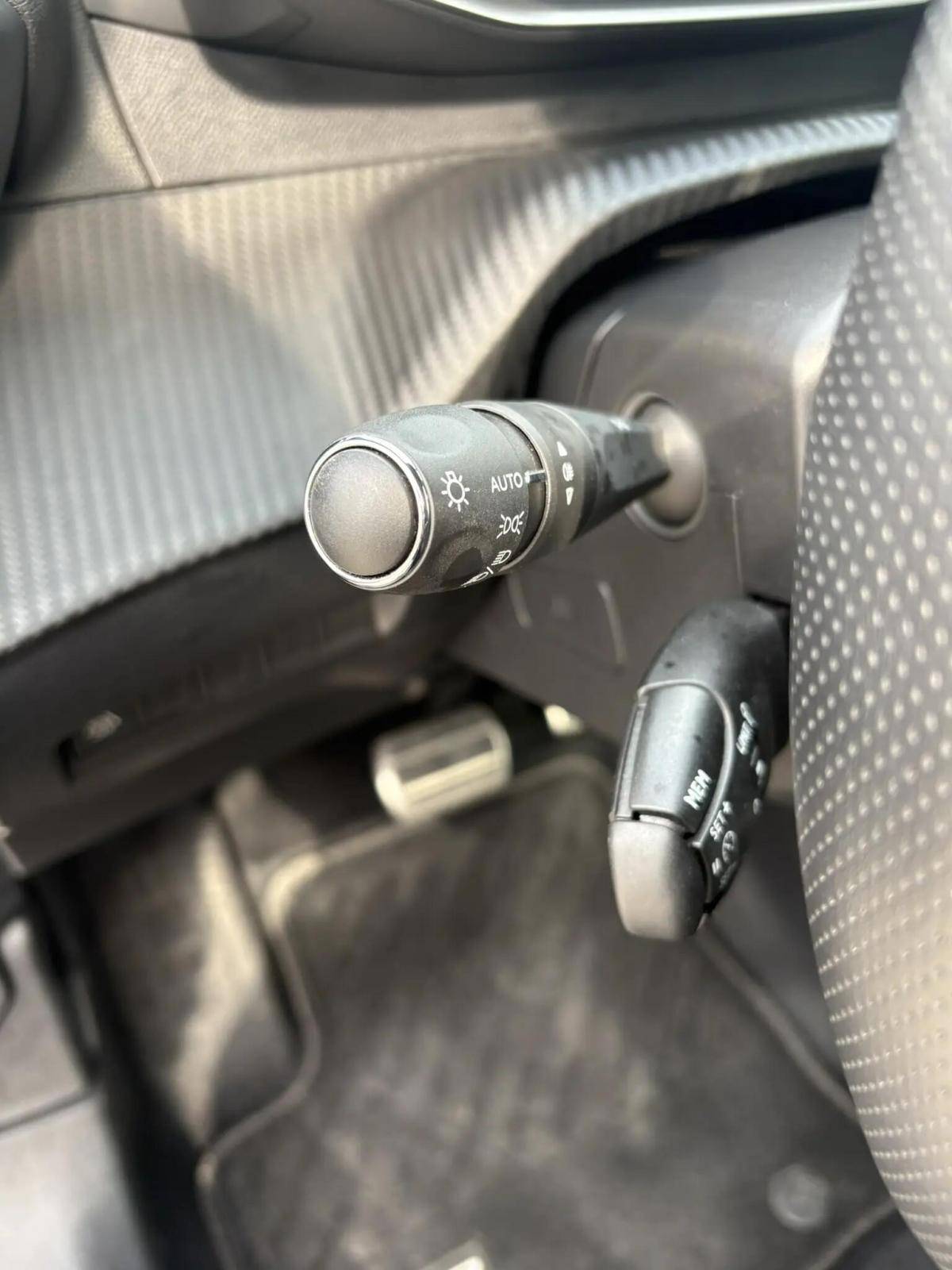 peugeot-e-208-2023-eletrico-0cc