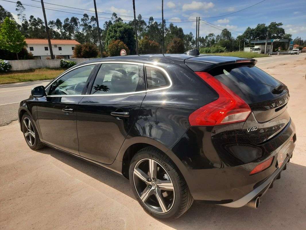volvo-v40-2017-diesel-1969cc