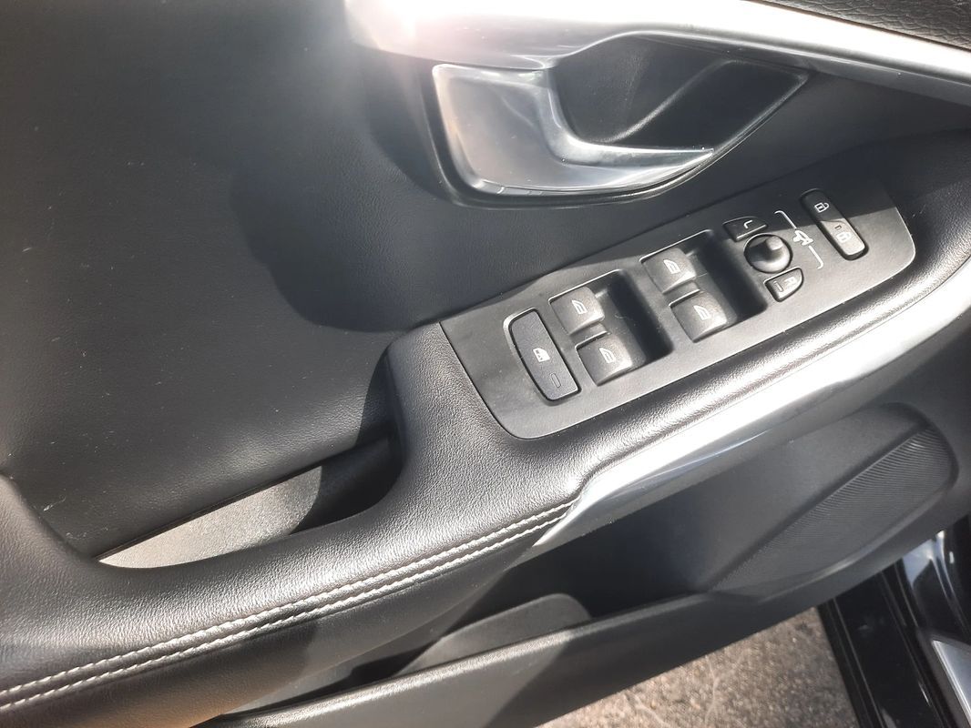 volvo-v40-2017-diesel-1969cc