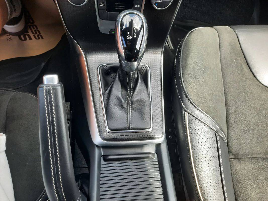 volvo-v40-2017-diesel-1969cc