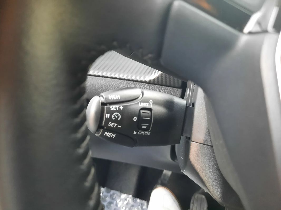 peugeot-208-2023-gasolina-1199cc