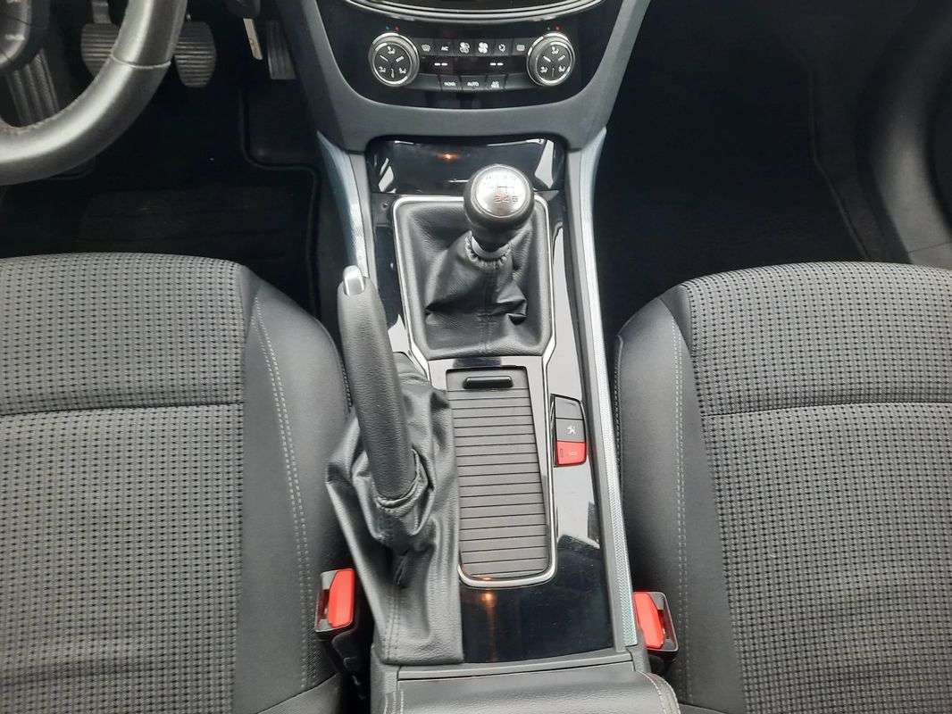 peugeot-508-sw-2017-diesel-1560cc