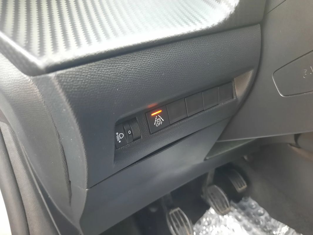 peugeot-208-2023-gasolina-1199cc
