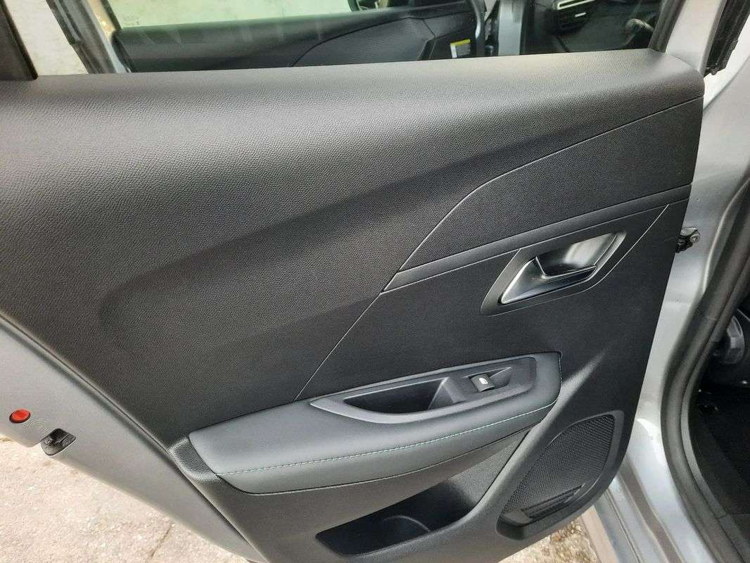 peugeot-208-2023-gasolina-1199cc
