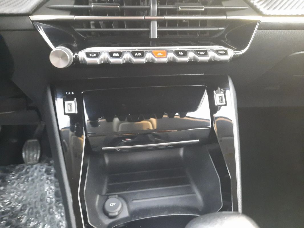 peugeot-208-2023-gasolina-1199cc