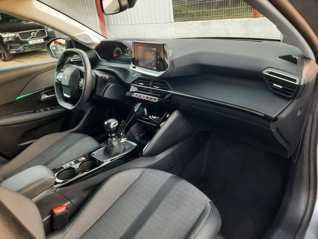 peugeot-208-2023-gasolina-1199cc