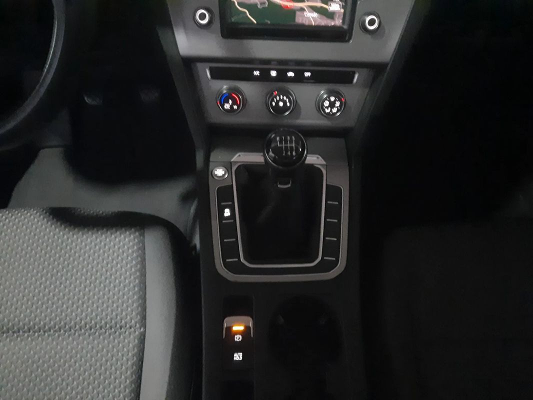 volkswagen-passat-2017-diesel-1598cc