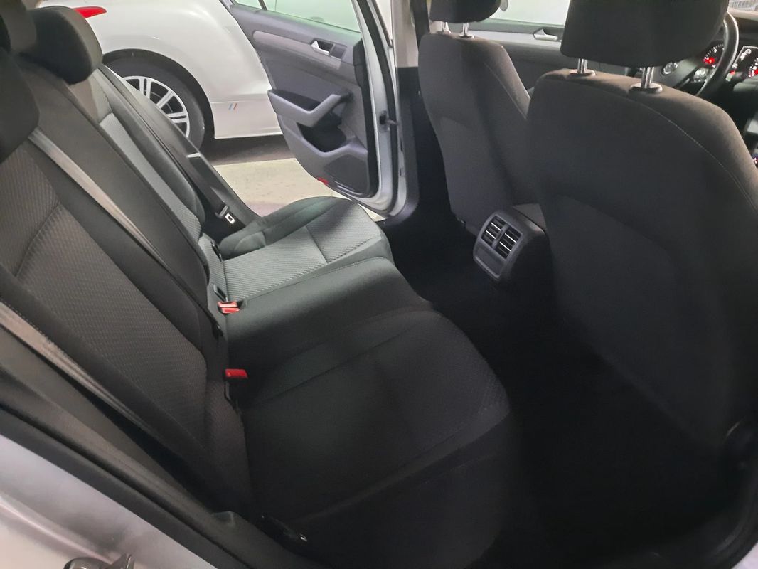 volkswagen-passat-2017-diesel-1598cc