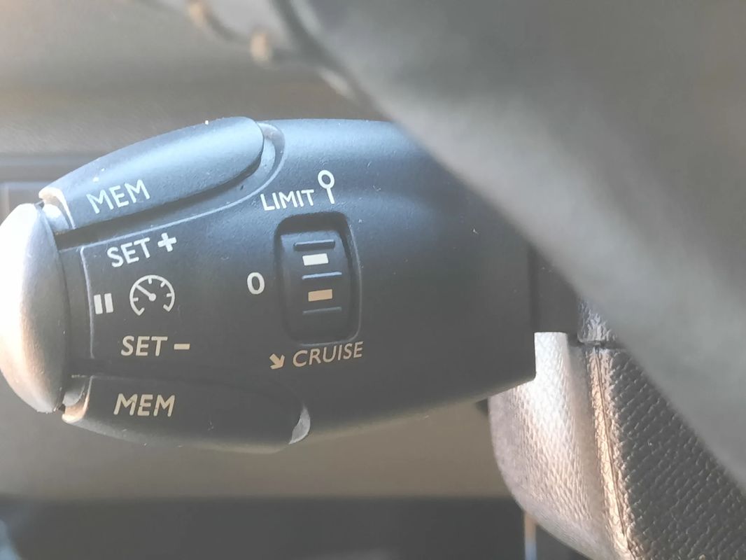 peugeot-308-sw-2015-diesel-1560cc
