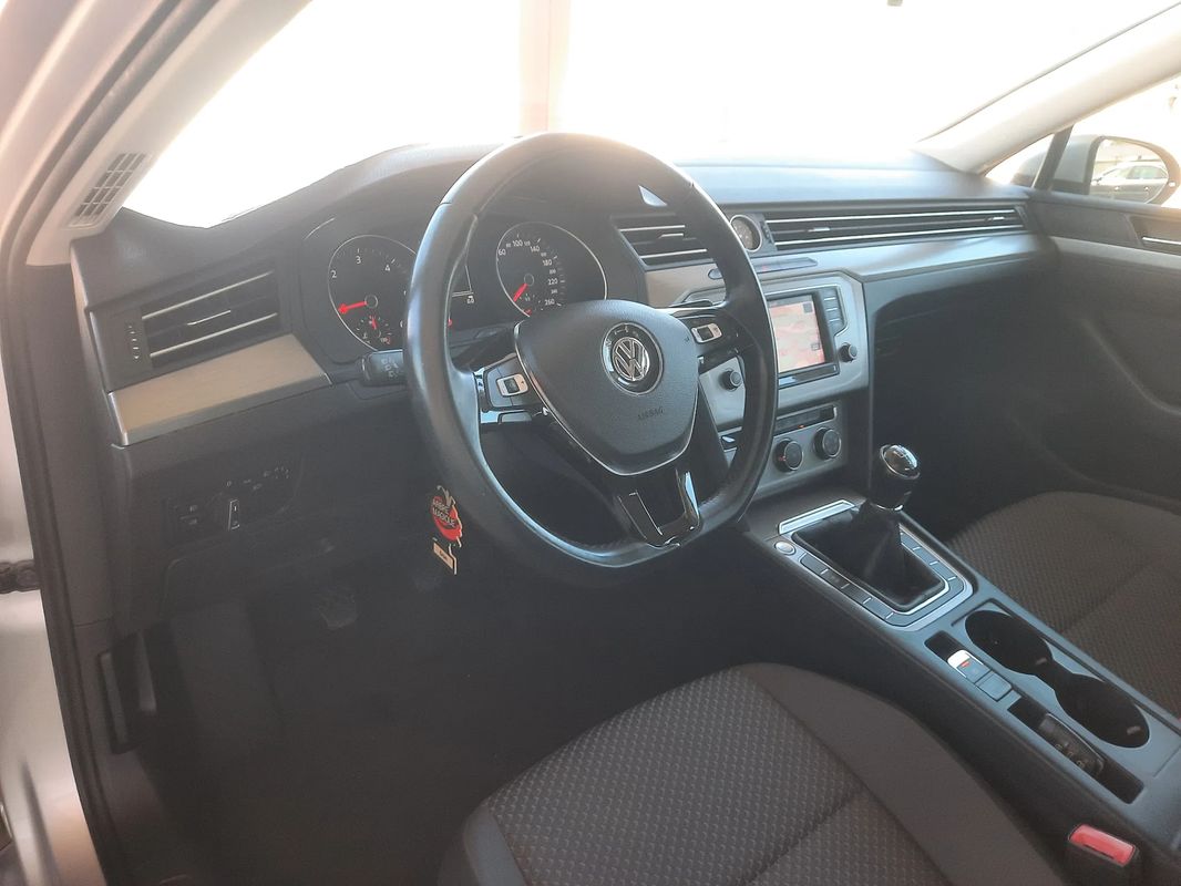 volkswagen-passat-2017-diesel-1598cc