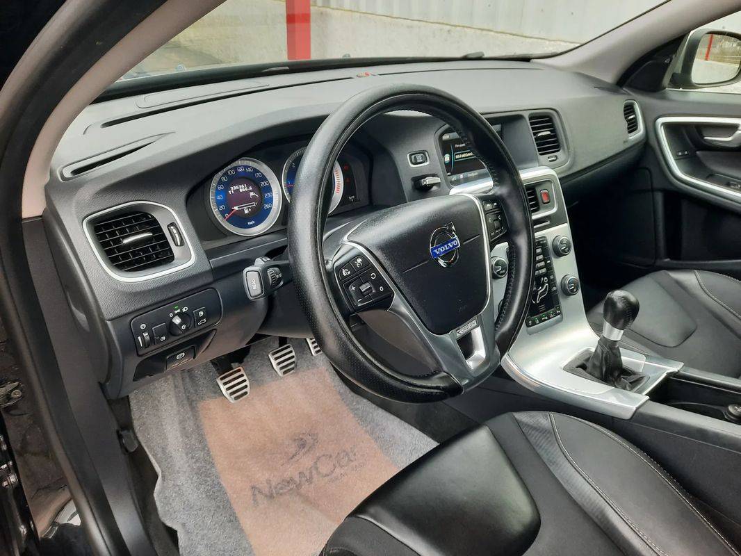 volvo-v60-2012-diesel-1560cc
