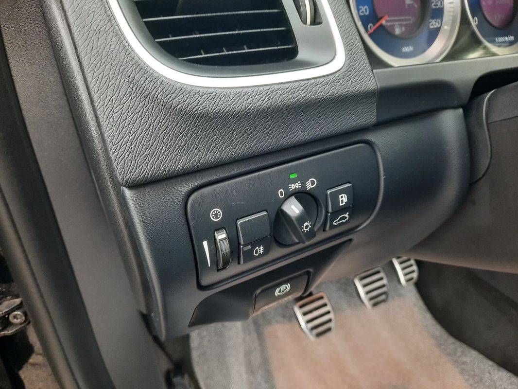 volvo-v60-2012-diesel-1560cc