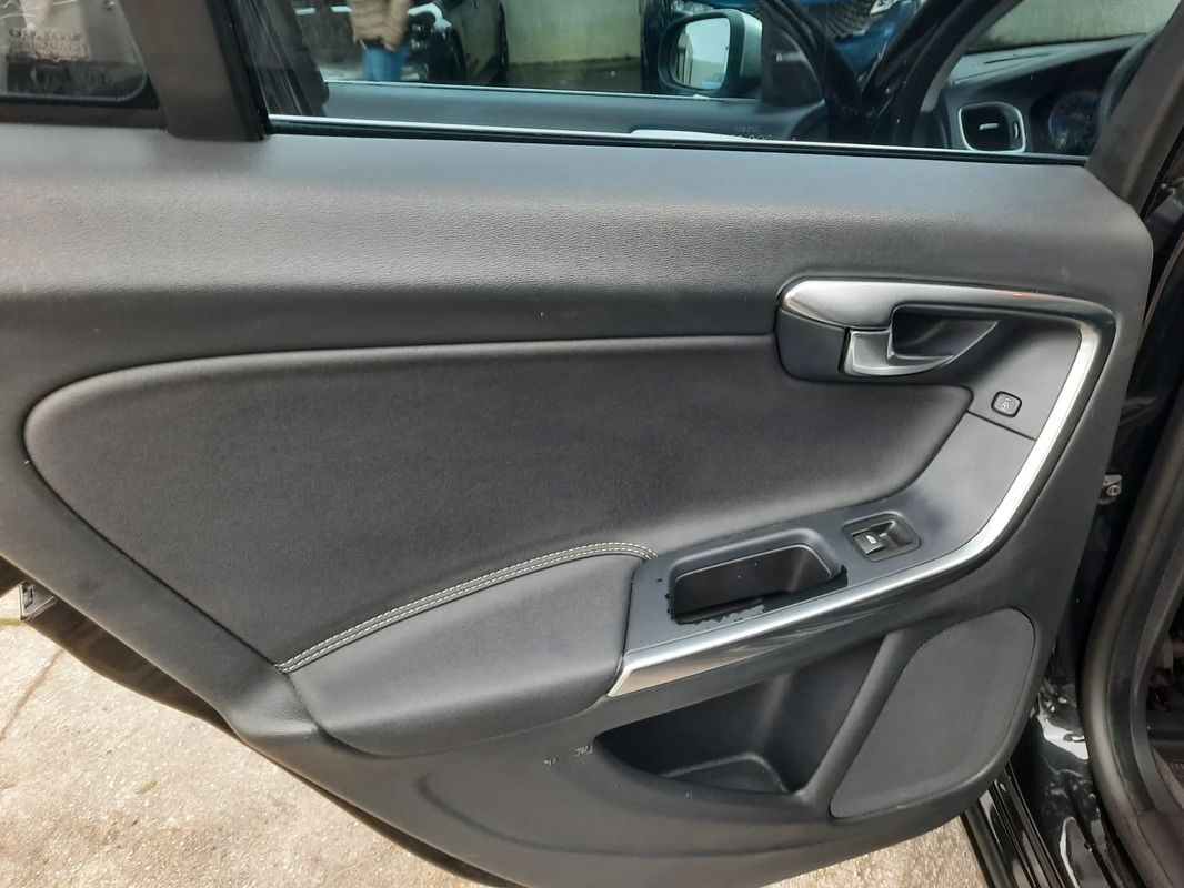 volvo-v60-2012-diesel-1560cc