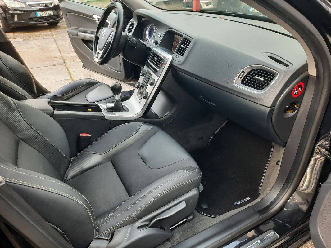 volvo-v60-2012-diesel-1560cc