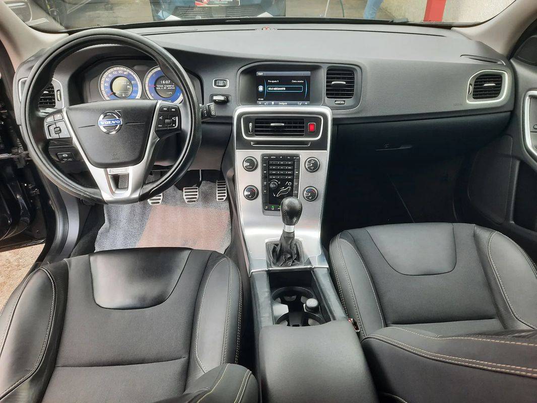 volvo-v60-2012-diesel-1560cc