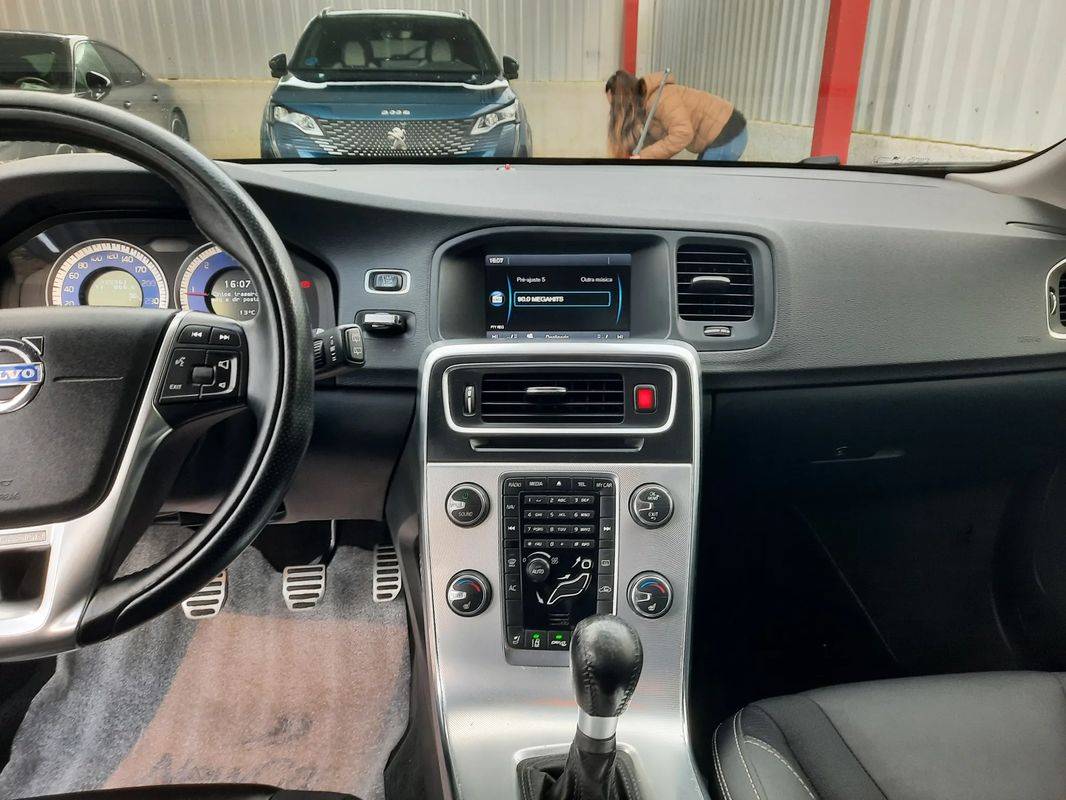volvo-v60-2012-diesel-1560cc