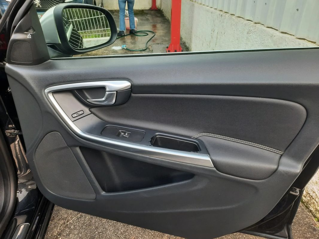 volvo-v60-2012-diesel-1560cc