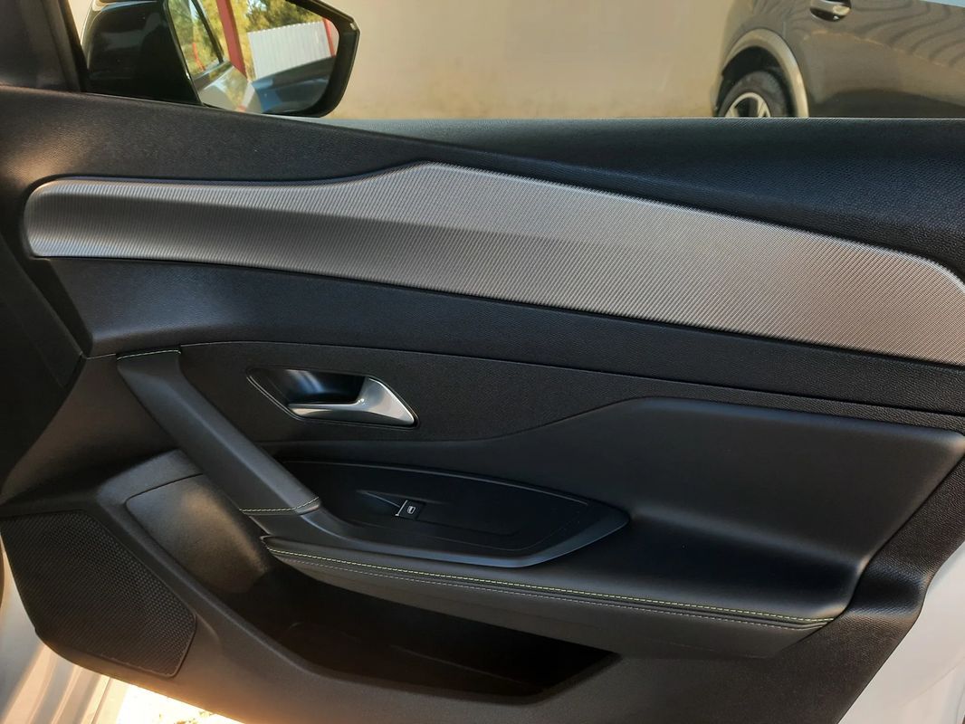 peugeot-308-sw-2022-hibrido-a-gasolina-1598cc