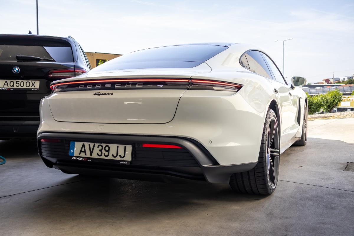 porsche-taycan-2021-eletrico-0cc