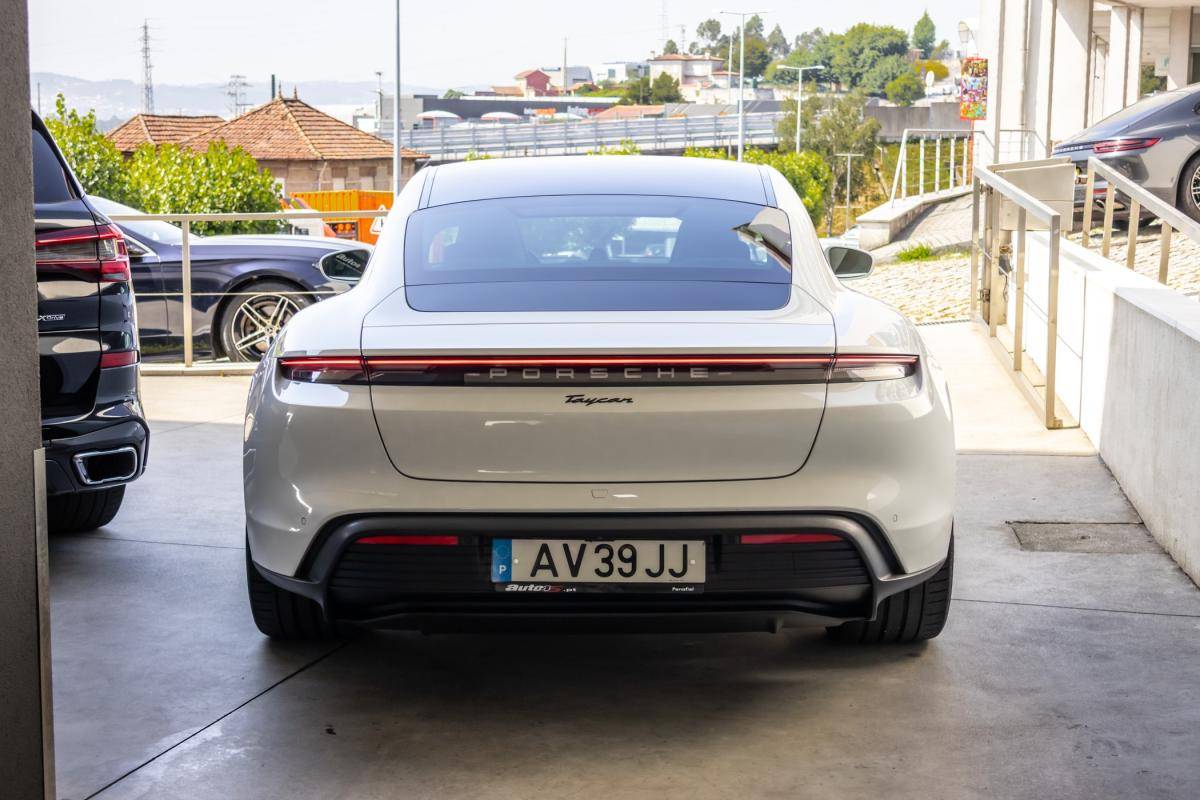 porsche-taycan-2021-eletrico-0cc