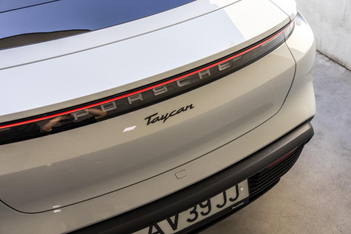porsche-taycan-2021-eletrico-0cc