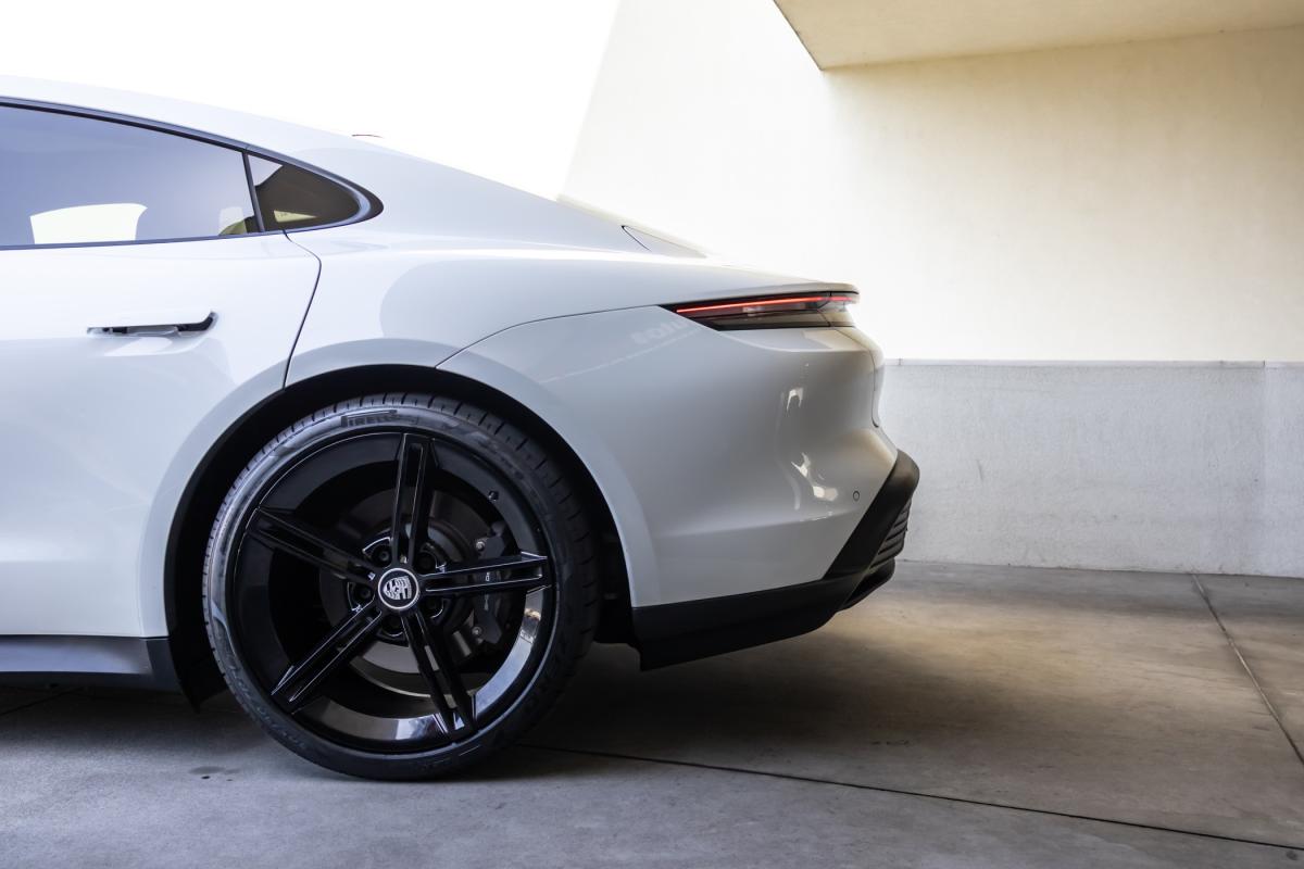 porsche-taycan-2021-eletrico-0cc