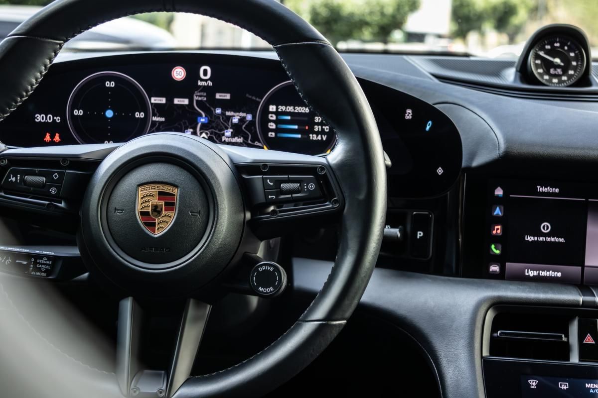 porsche-taycan-2021-eletrico-0cc