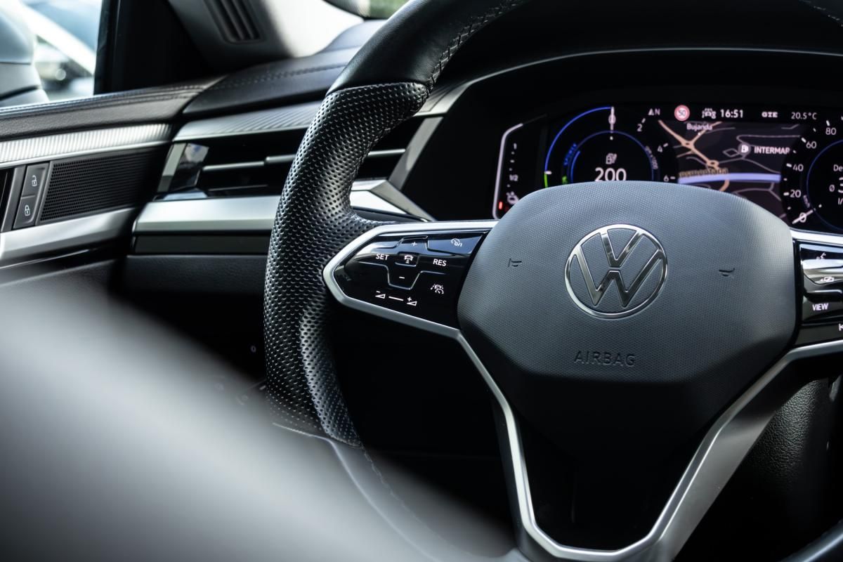 volkswagen-arteon-2023-hibrido-a-gasolina-1395cc