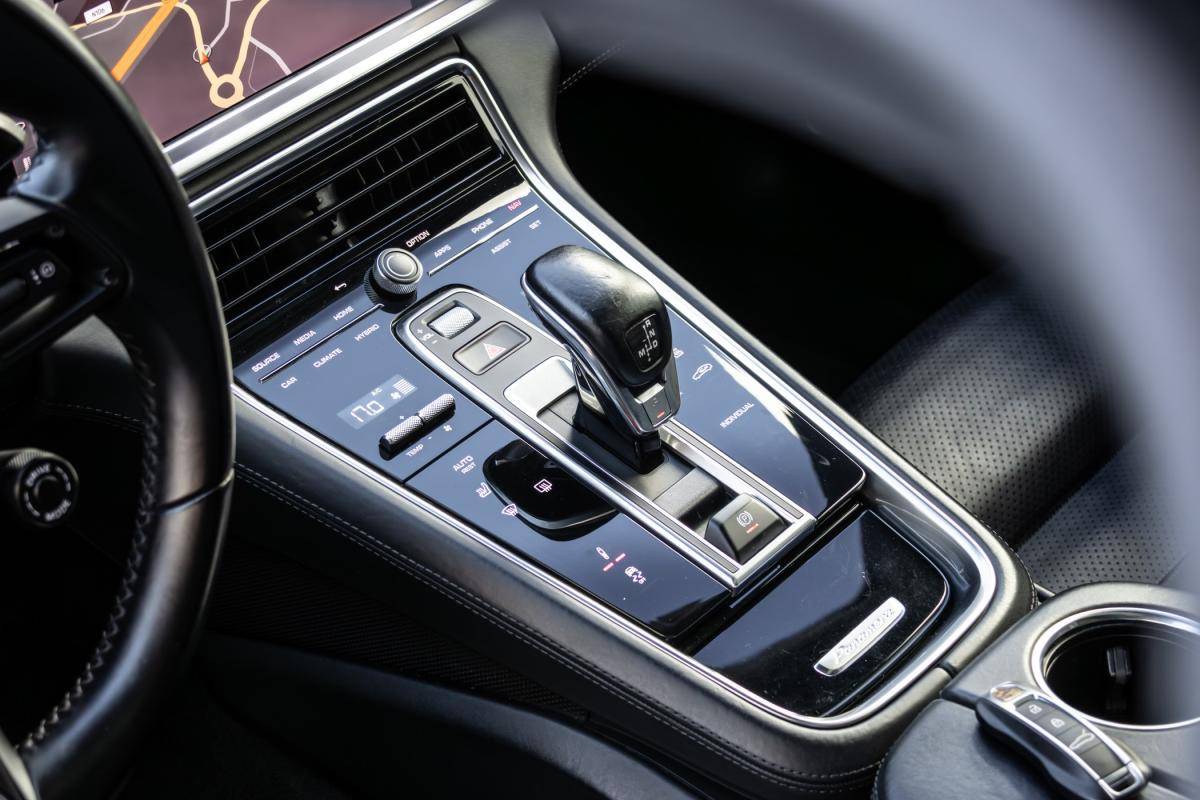 porsche-panamera-2021-hibrido-a-gasolina-2894cc