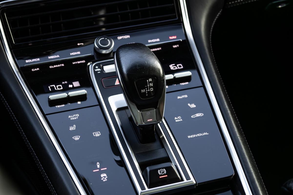 porsche-panamera-2021-hibrido-a-gasolina-2894cc