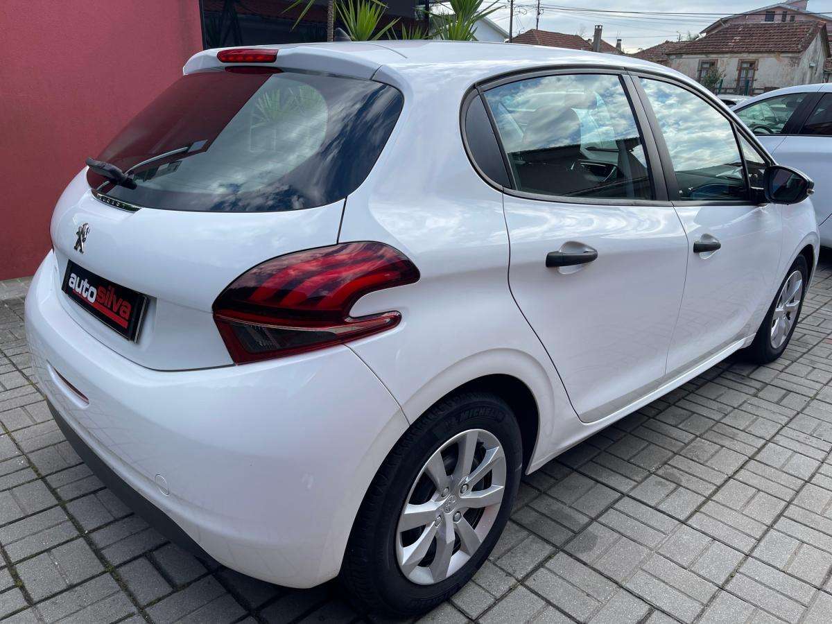peugeot-208-2017-diesel-1560cc