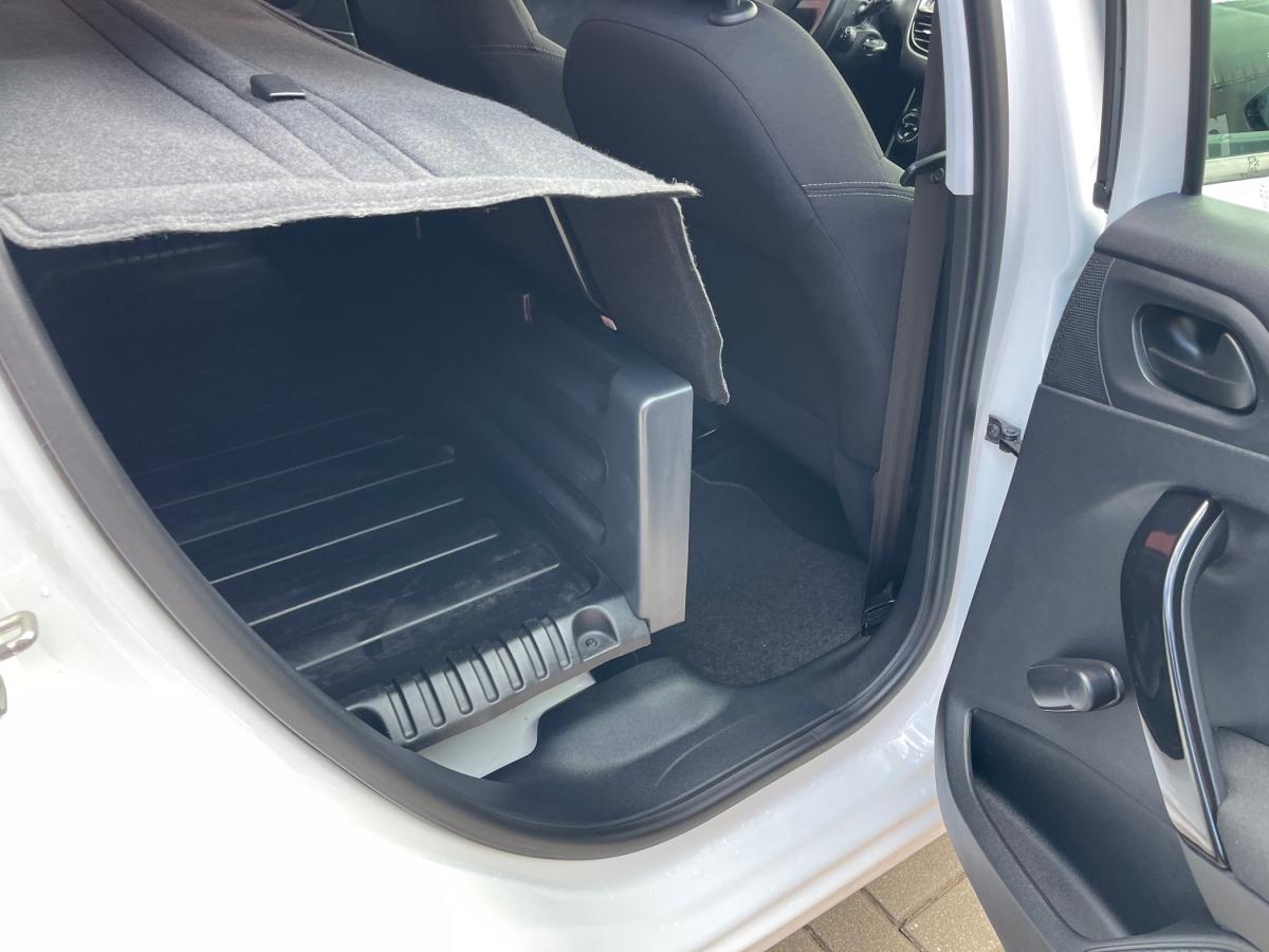 peugeot-208-2017-diesel-1560cc