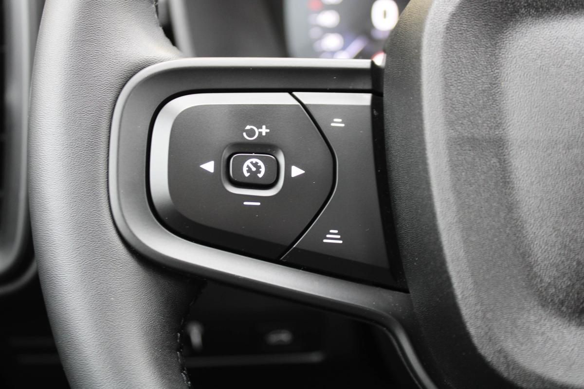 volvo-xc40-2023-gasolina-1477cc