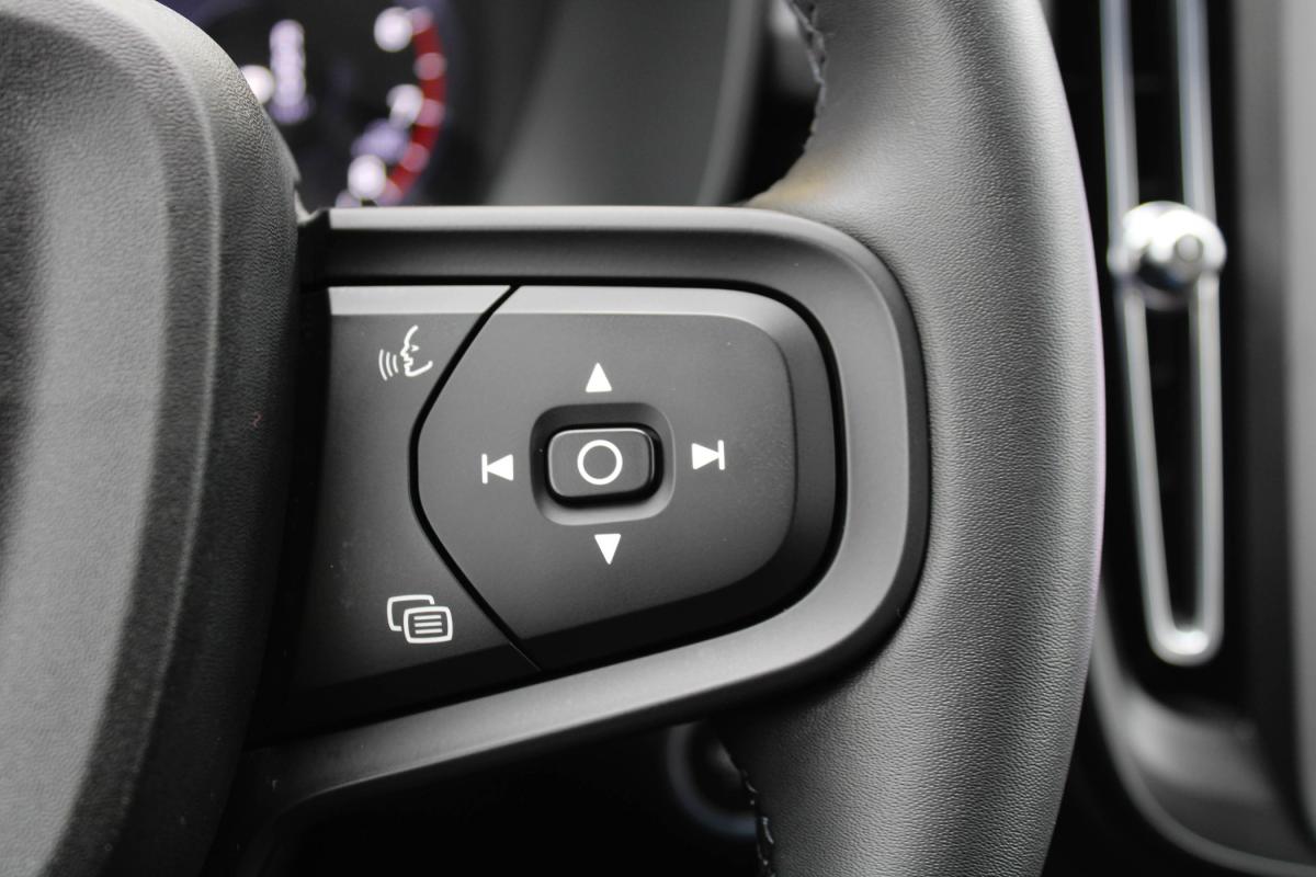 volvo-xc40-2023-gasolina-1477cc
