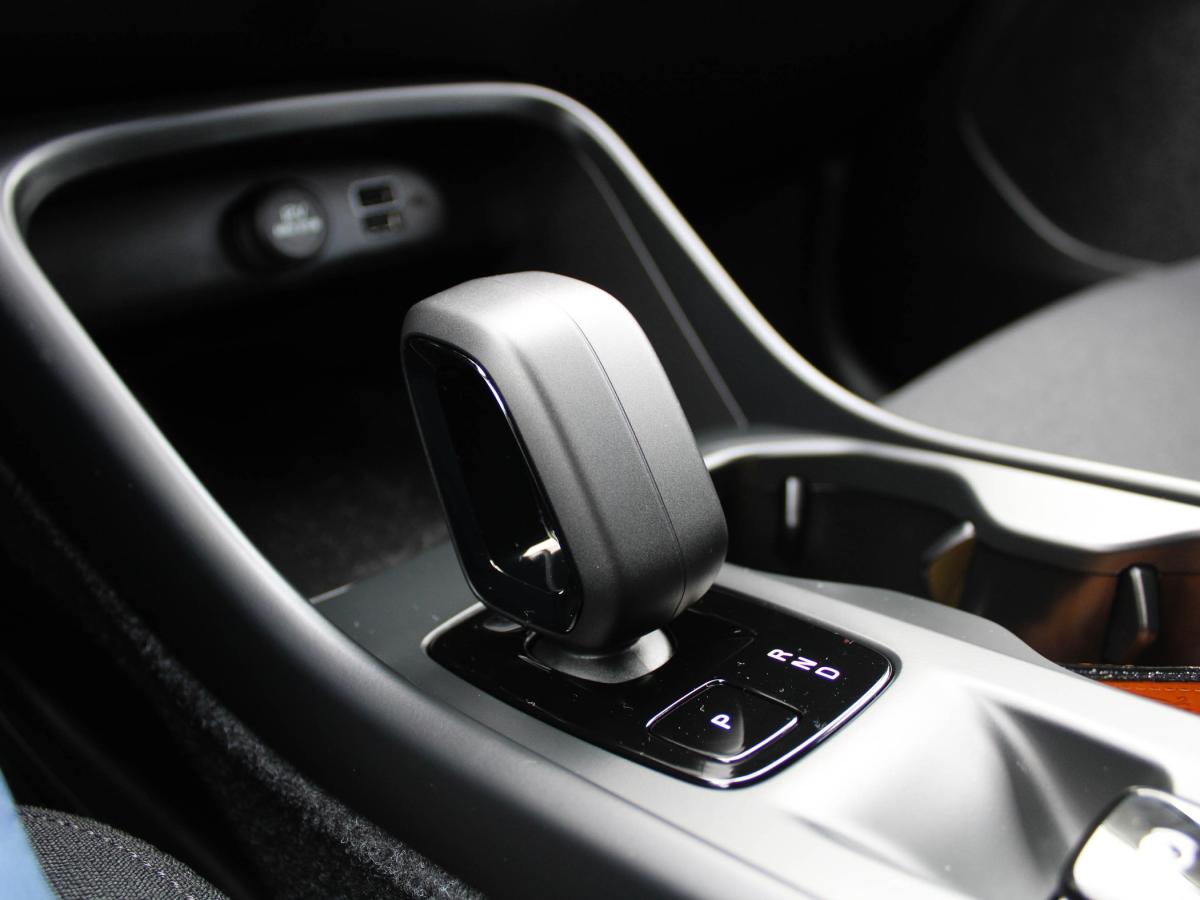 volvo-xc40-2023-gasolina-1477cc