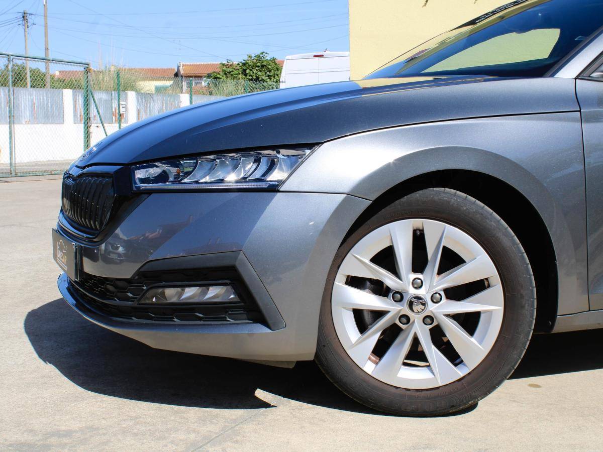 skoda-octavia-break-2023-gasolina-999cc
