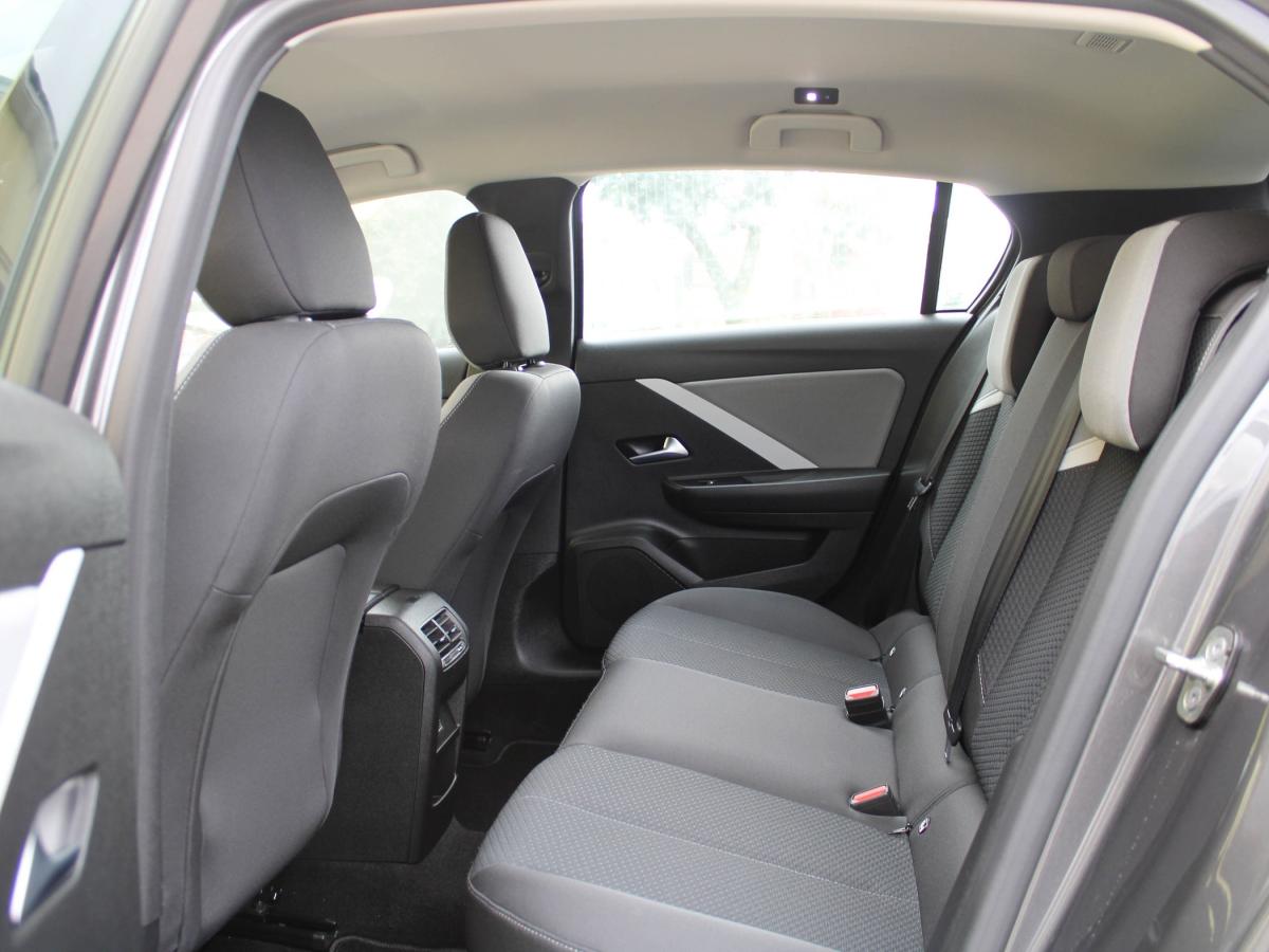 opel-astra-2023-hibrido-a-gasolina-1598cc