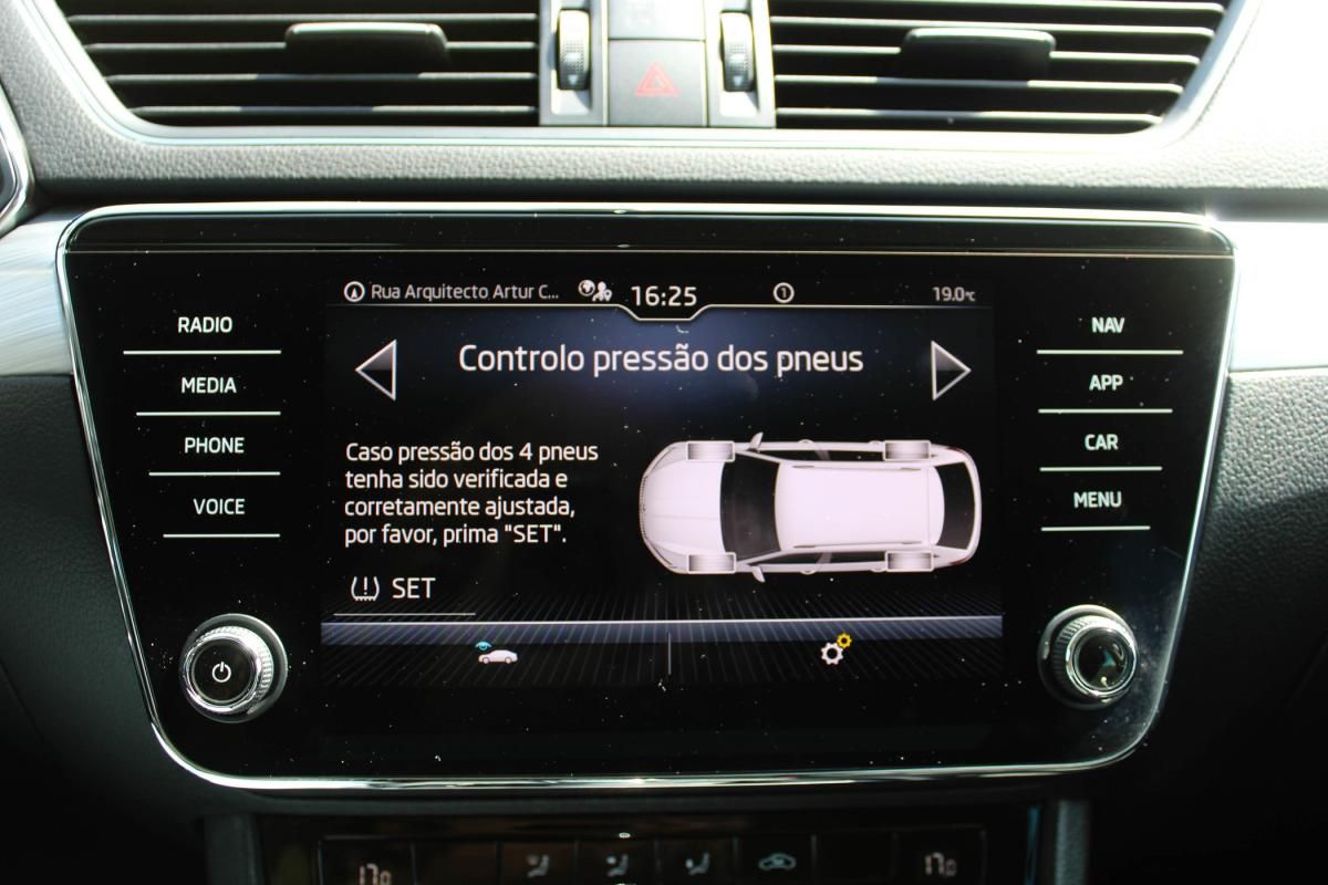skoda-superb-2022-diesel-1968cc