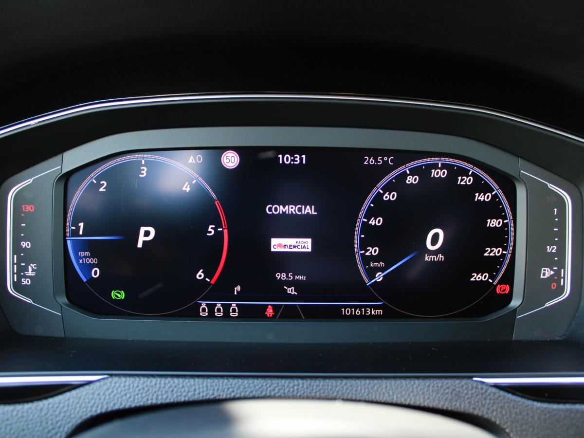 volkswagen-passat-variant-2023-diesel-1968cc