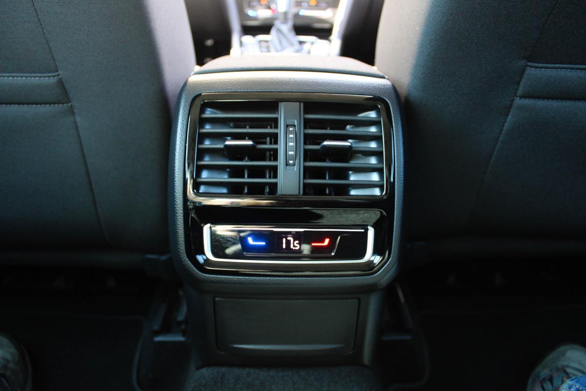 volkswagen-passat-variant-2023-diesel-1968cc