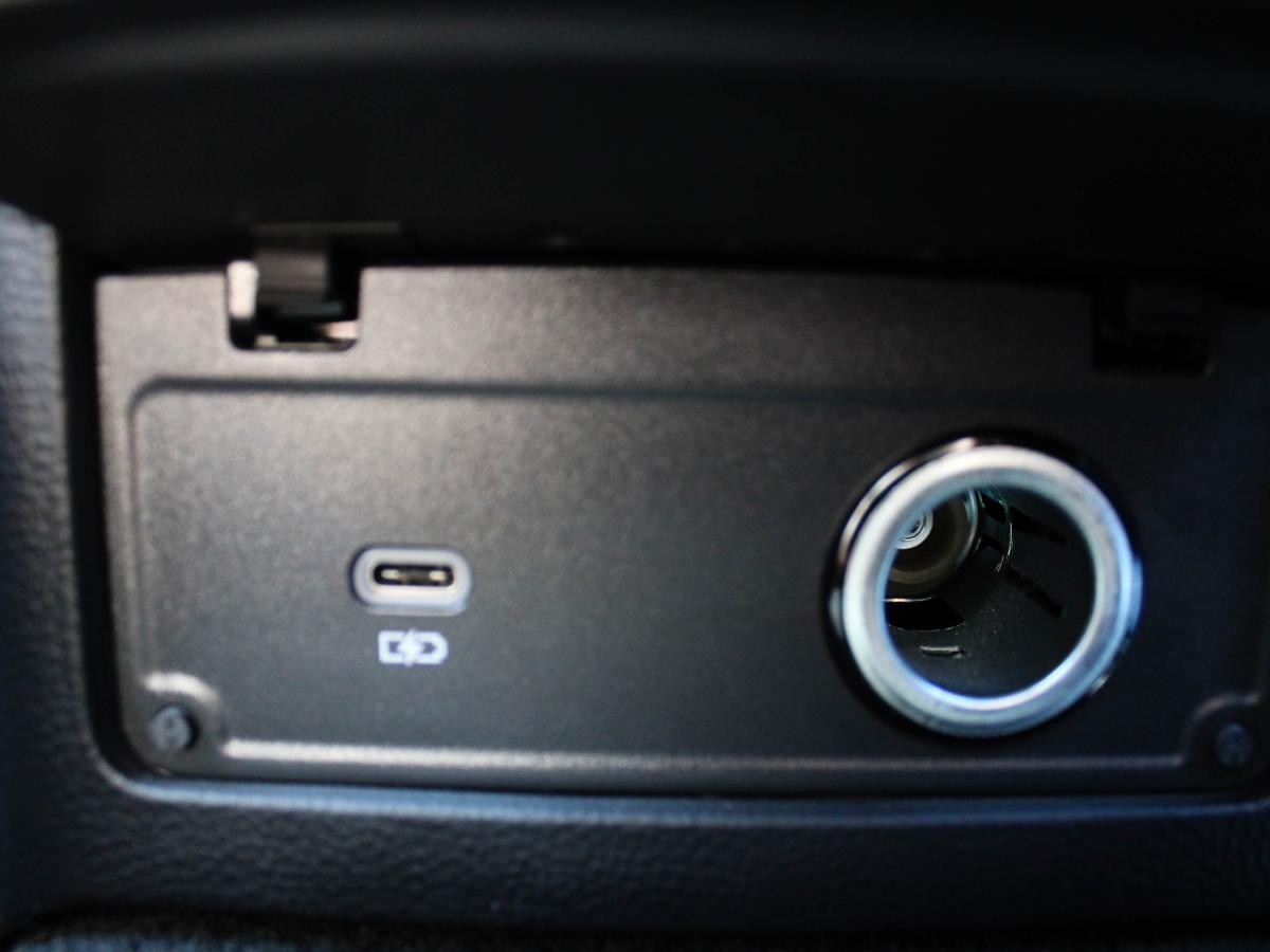 volkswagen-passat-variant-2023-diesel-1968cc