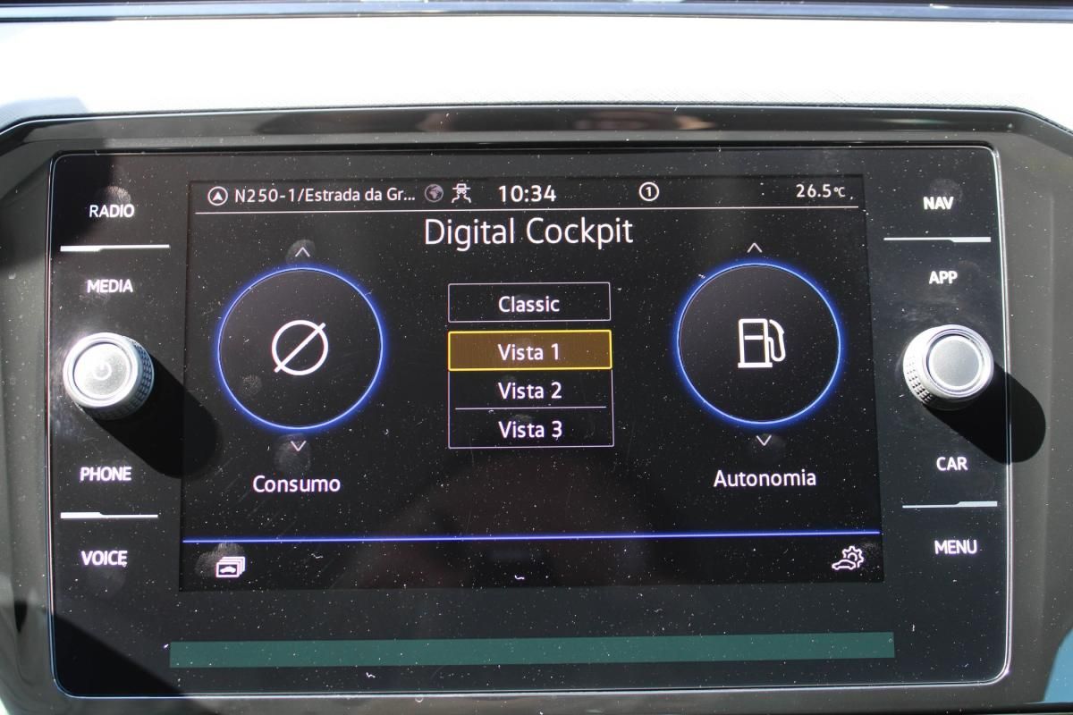 volkswagen-passat-variant-2023-diesel-1968cc