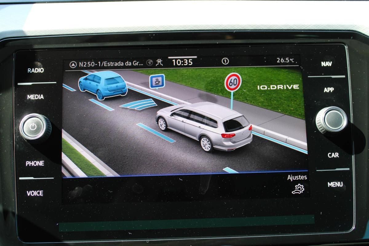 volkswagen-passat-variant-2023-diesel-1968cc