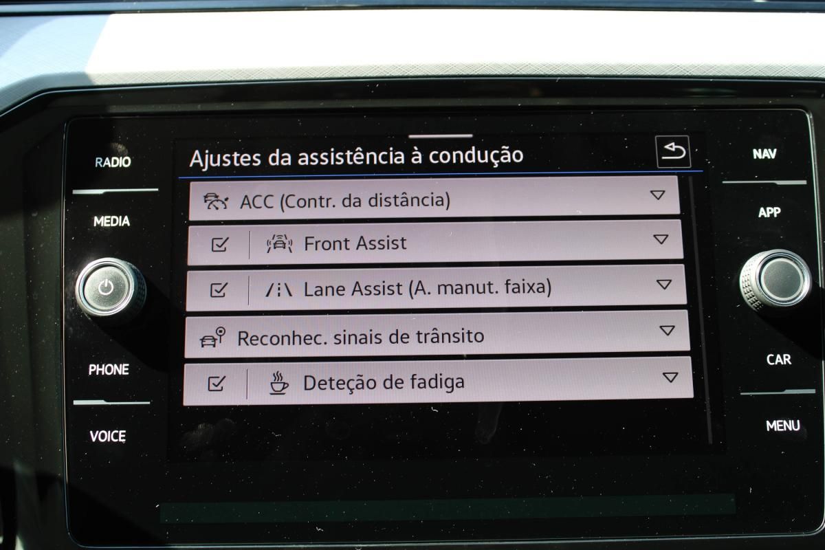volkswagen-passat-variant-2023-diesel-1968cc