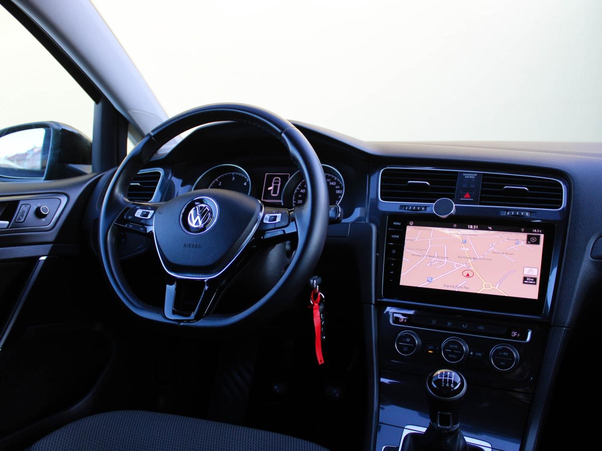 volkswagen-golf-variant-2018-diesel-1968cc