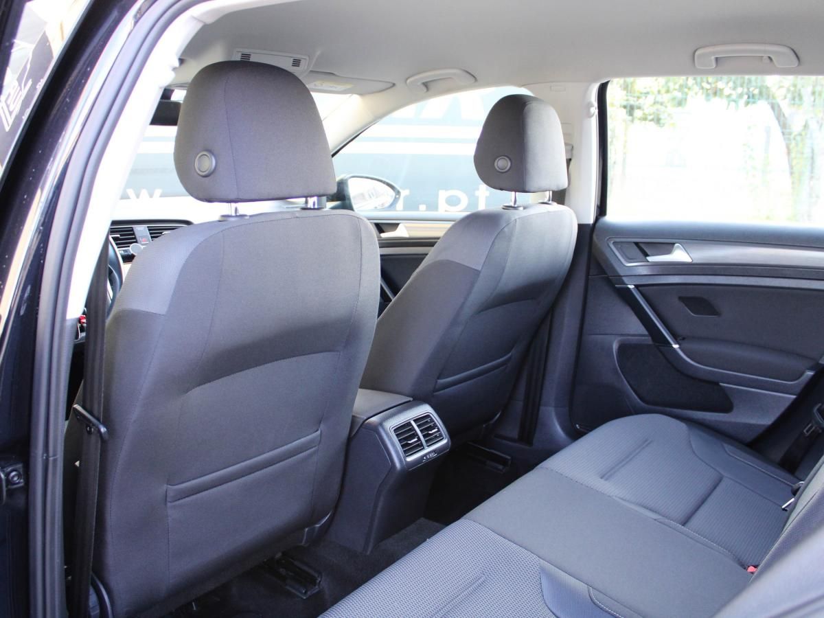 volkswagen-golf-variant-2018-diesel-1968cc