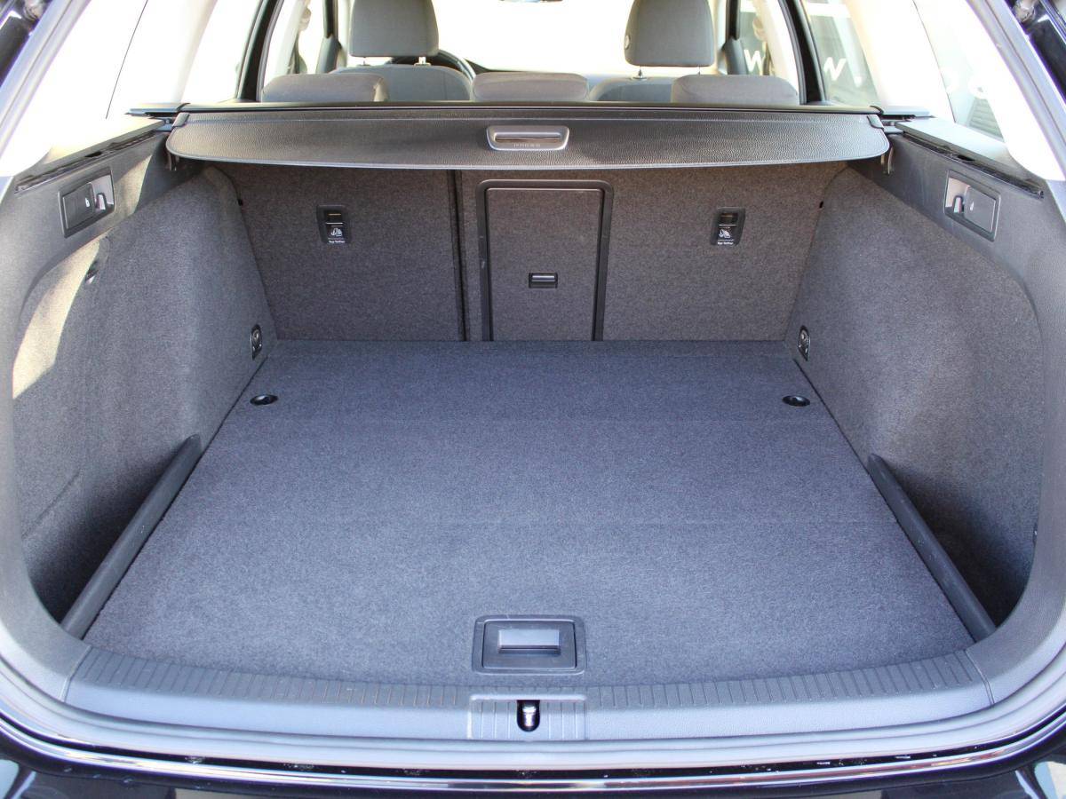 volkswagen-golf-variant-2018-diesel-1968cc