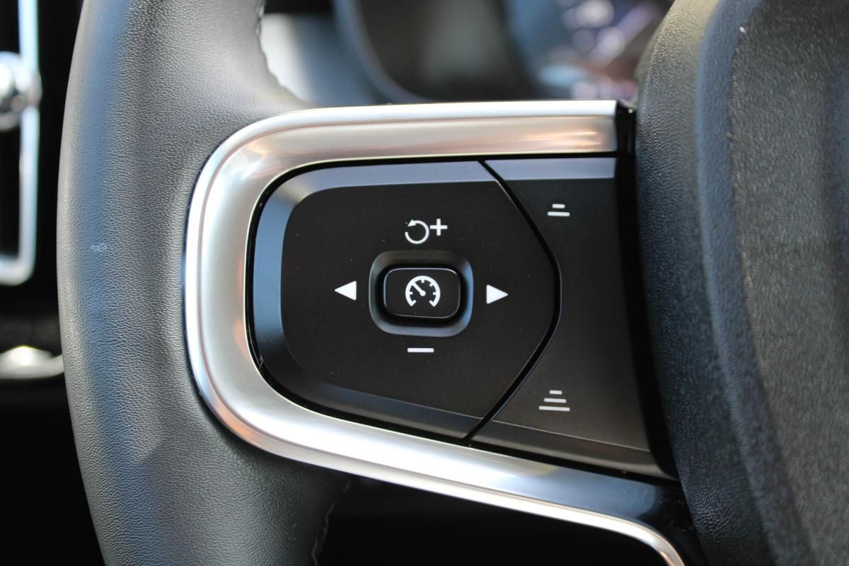 volvo-xc40-2022-gasolina-1477cc