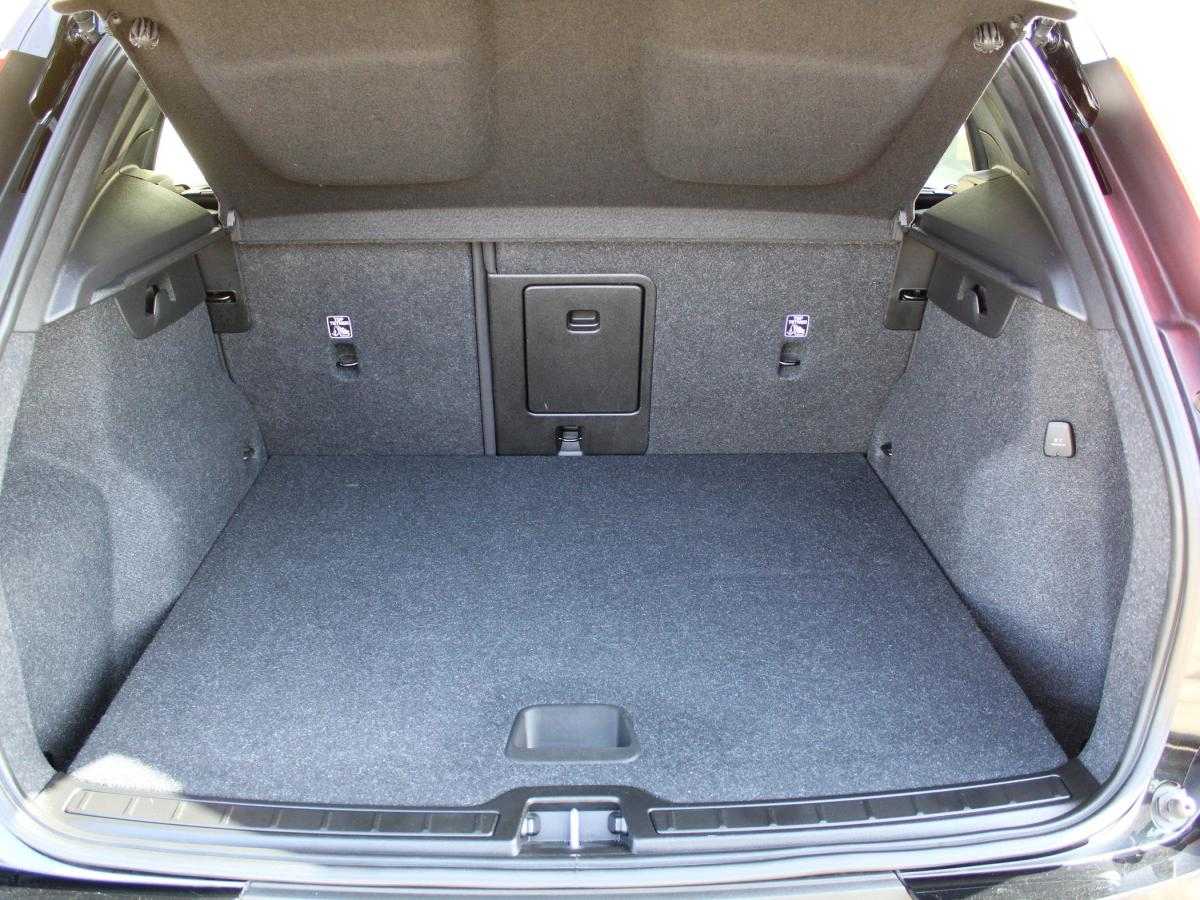 volvo-xc40-2022-gasolina-1477cc