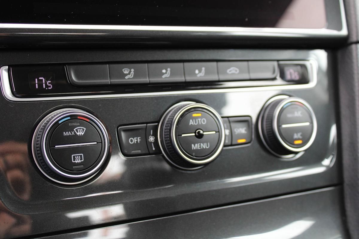 volkswagen-golf-2018-diesel-1598cc